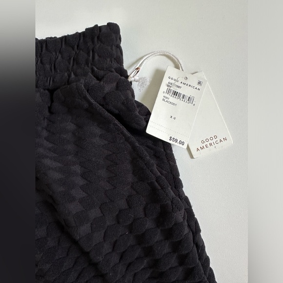 GOOD AMERICAN Black Jacquard Terry Loose Fit Mid Rise Elastic Waist Shor… - Picture 4 of 8